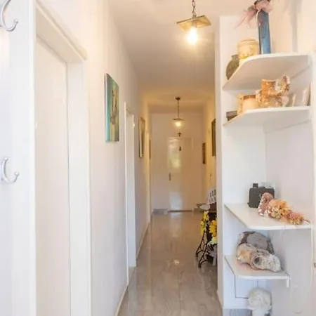 Apartamento Gina Near The Sea